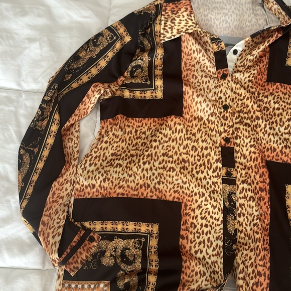 Pretty little thing blouse. Size M. Never worn. fits oversized - Picture 2 of 2